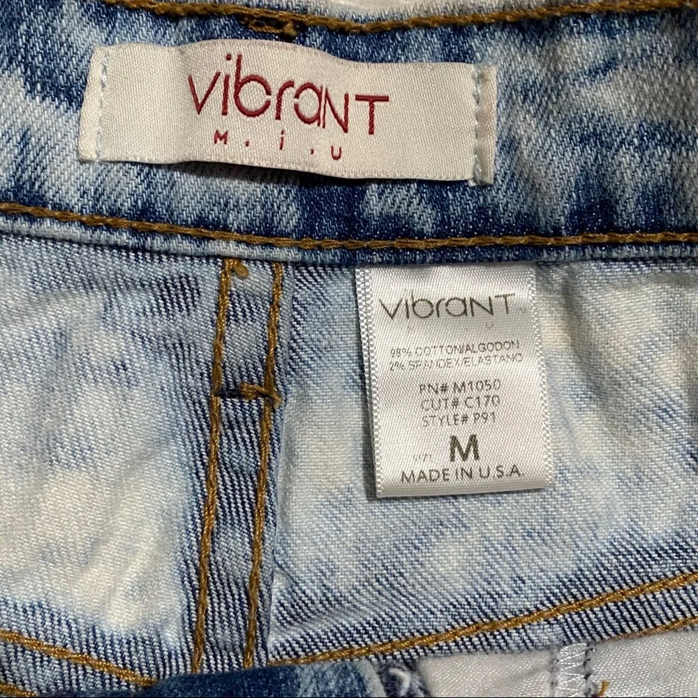 Distressed Booty Jean Shorts - Picture 7 of 7